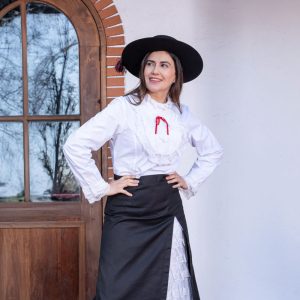 Blusa Clásica con Pechera Encaje